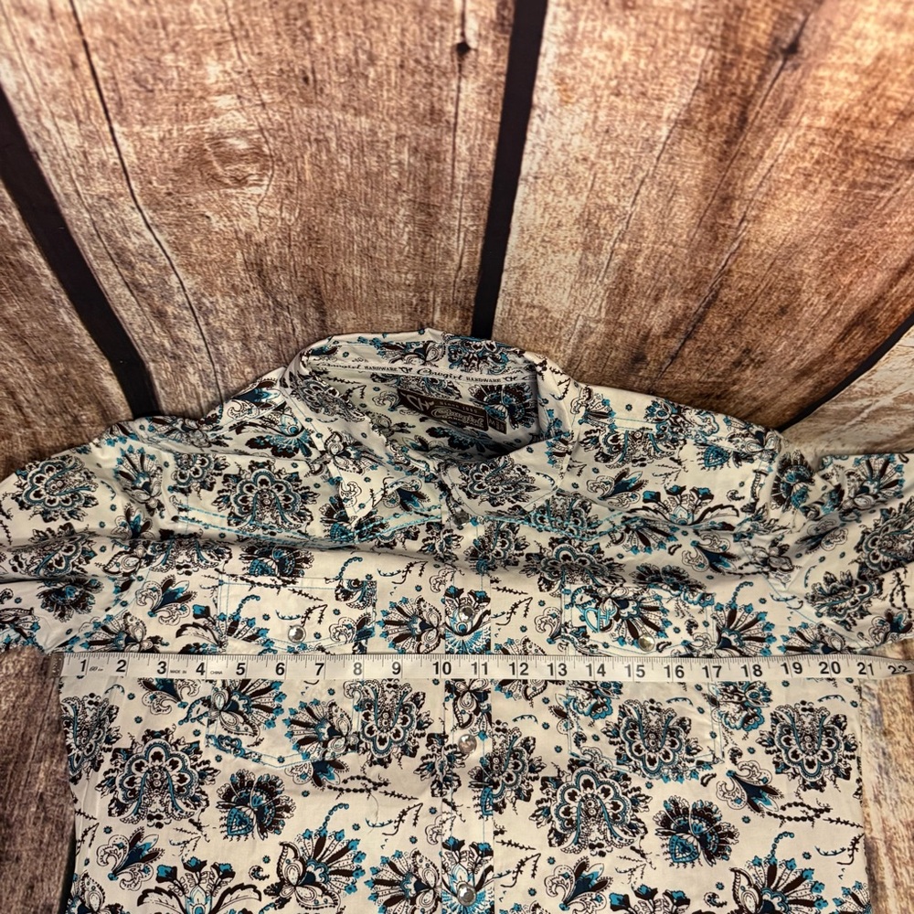 Cowgirl Hardware button shirt - Picture 7 of 9